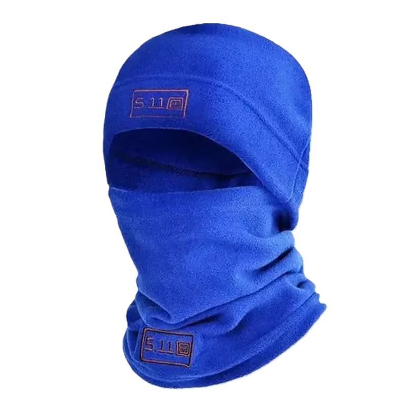 Vue de face d’un bonnet cagoule bleu en polaire, avec un design couvrant et ergonomique, idéal pour une isolation thermique optimale en hiver.