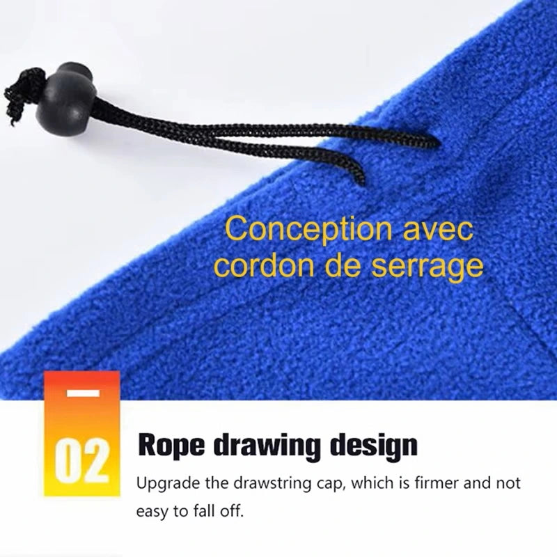 Cordon de serrage ajustable d’un bonnet cagoule bleu, offrant une fixation personnalisée et une protection renforcée contre le vent froid.