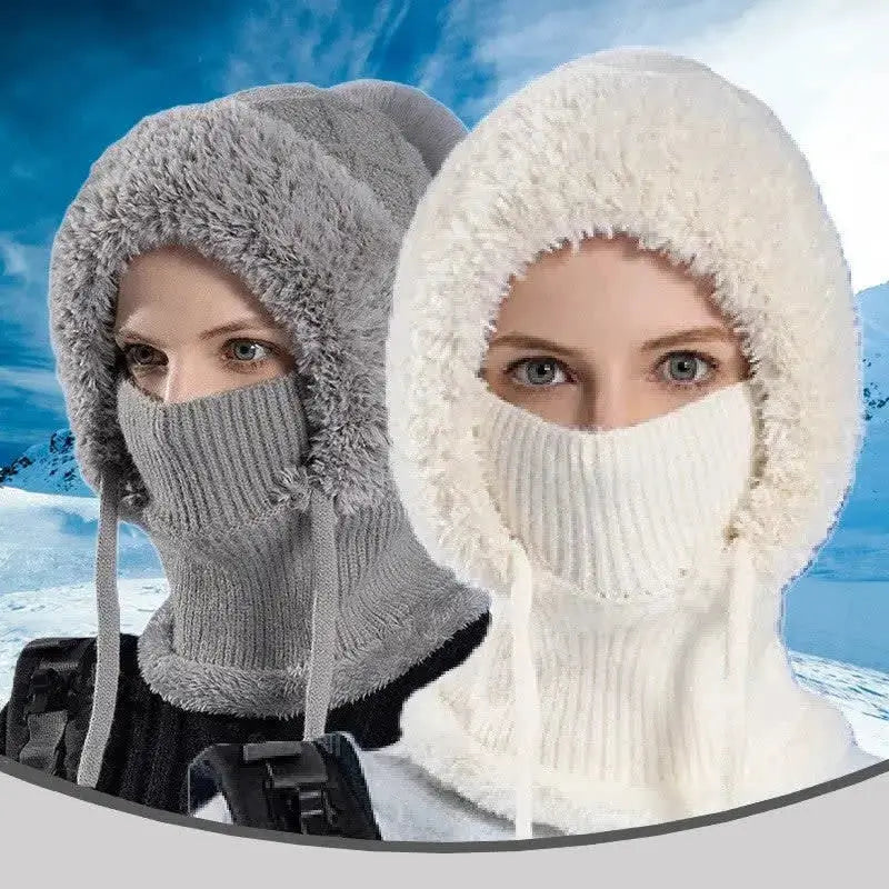 Bonnet cagoule tricot blanc ou gris pour femme, en laine douce et chaude, avec un design couvrant intégral pour l'hiver, idéal pour le ski ou les activités outdoor par temps froid.