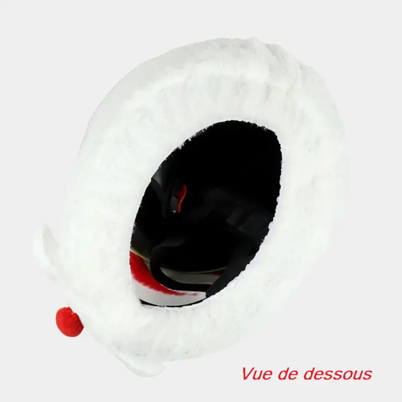 Vue intérieure du Bonnet Père Noël Casque Moto, illustrant son ajustement parfait autour du casque et son revêtement doux pour protéger la surface.