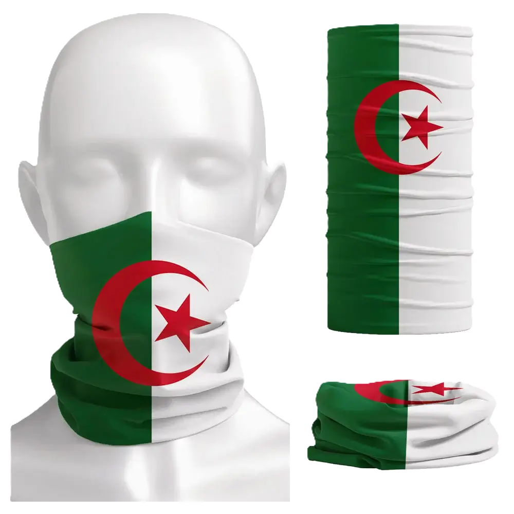 Un mannequin blanc porte une Cagoule Algérie en tour de cou, affichant le drapeau algérien. Le tissu souple recouvre entièrement le cou et une partie du menton, idéal pour une protection contre le vent et la poussière.