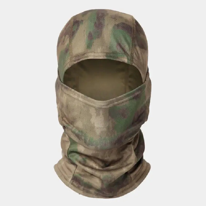 Cagoule camouflage militaire vert jungle, conçue pour une protection optimale en forêt.