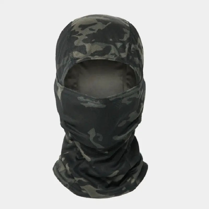 Cagoule camouflage militaire gris-vert avec finition ajustée pour activités outdoor.