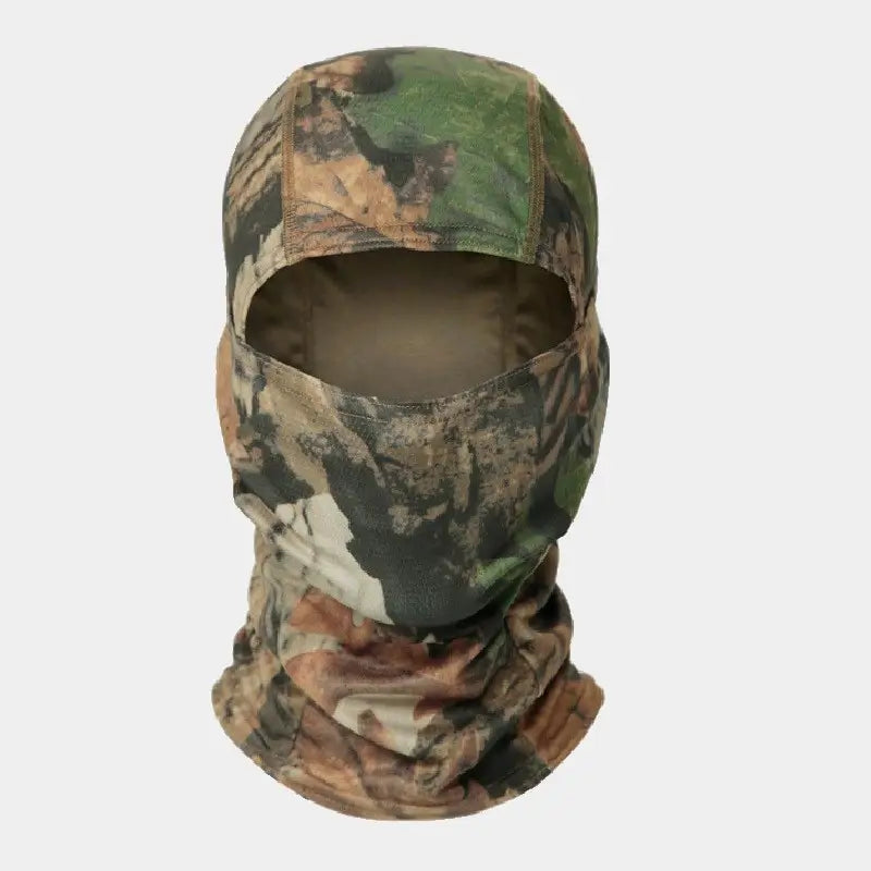 Cagoule camouflage militaire vert, conçue pour une protection optimale en forêt.