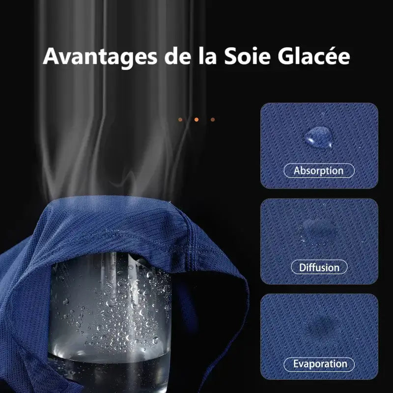 Illustration des avantages de la soie glacée avec démonstration de ses propriétés d'absorption, diffusion et évaporation de l'humidité. Un tissu bleu recouvre un verre dégageant de la vapeur, symbolisant la respirabilité et la gestion optimale de la transpiration.