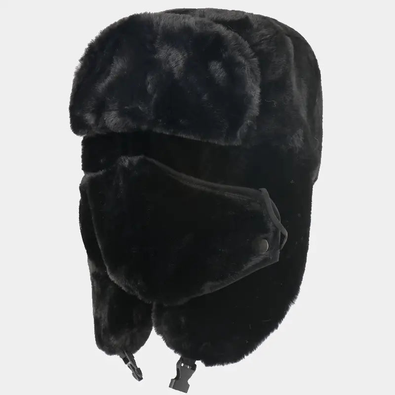 Cagoule Chapka noire en fausse fourrure, vue frontale, avec mentonnière et oreillettes abaissées, idéale pour affronter les températures glaciales.