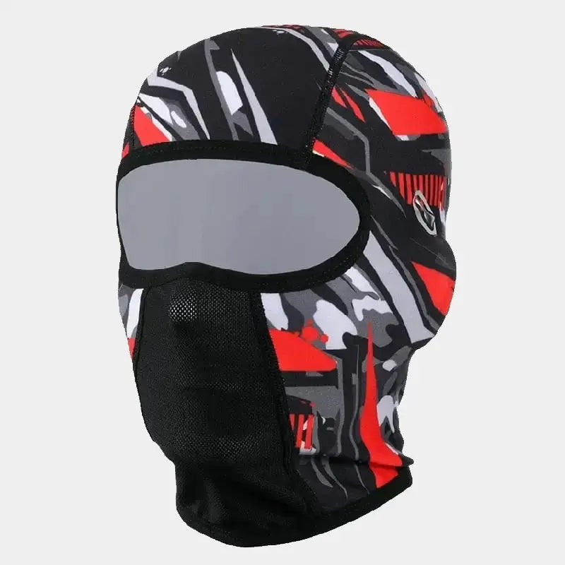 Cagoule chaude Moto rouge et noire au design camouflage, avec une ouverture faciale et une zone respirante en maille pour le nez, conçue pour offrir chaleur et confort aux motards en hiver.