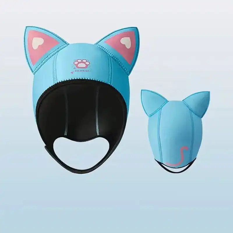 Cagoule de plongée humoristique bleue avec des oreilles de chat et ouverture faciale. Design fun et pratique, conçu pour être porté sous un masque de plongée.