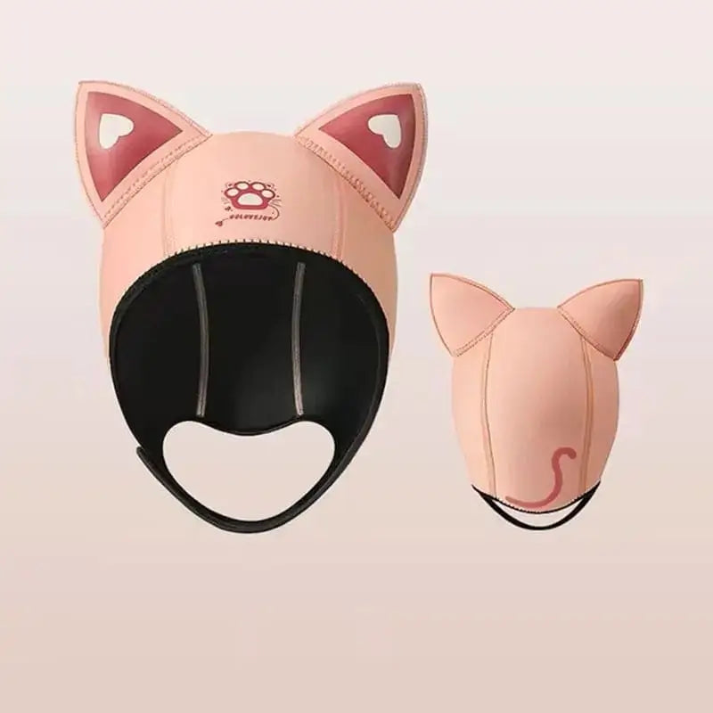 Cagoule de plongée humoristique rose avec oreilles de chat, conçue pour la plongée et l’apnée. Design original avec ouverture faciale et coupe ergonomique pour un ajustement parfait sous un masque de plongée.