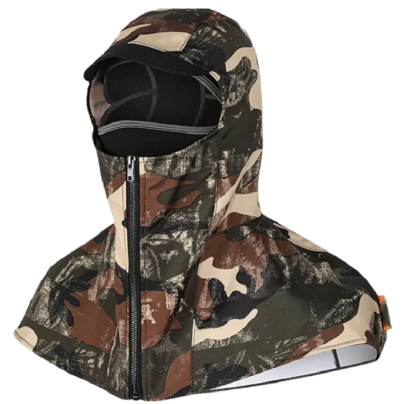 Cagoule de chasse camouflage avec fermeture éclair frontale, design couvrant et ajusté, idéale pour se protéger lors d'activités en plein air. Fond transparent mettant en avant les détails du motif camouflage.