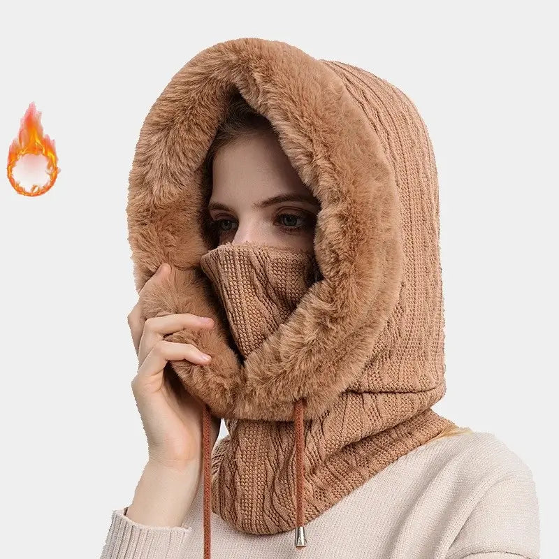 Cagoule femme fourrure caramel en tricot doux, design élégant avec capuche ample et doublure intérieure en fourrure pour un confort et une protection optimale contre le froid.