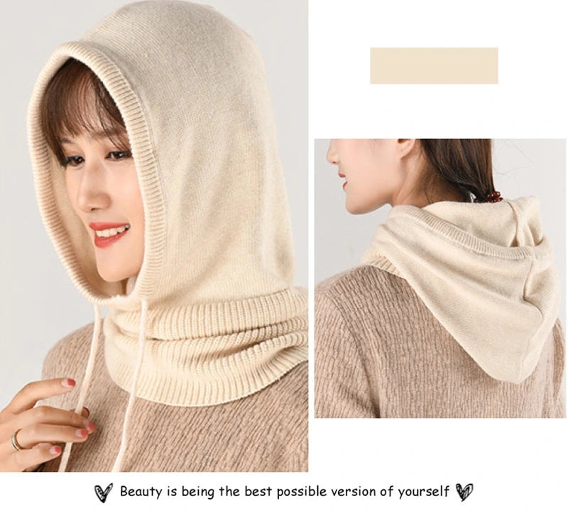 Zoom sur une cagoule hiver femme beige avec une capuche ajustable, montrant un design pratique et élégant pour le froid.