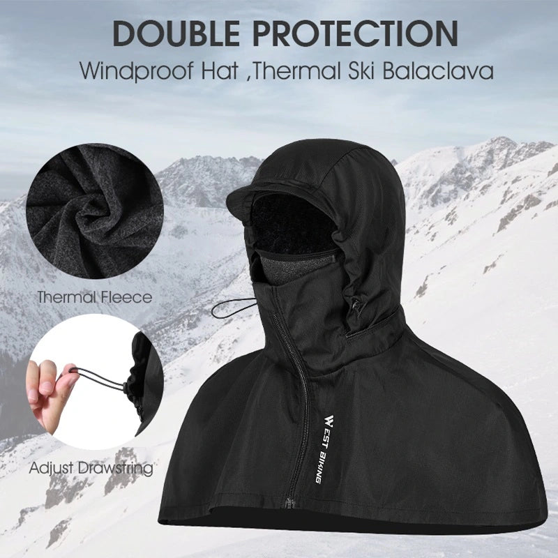 Cagoule intégrale thermique noire avec double protection contre le vent et le froid, présentée sur un fond de montagne enneigée. Accessoire essentiel pour le ski ou les activités hivernales.