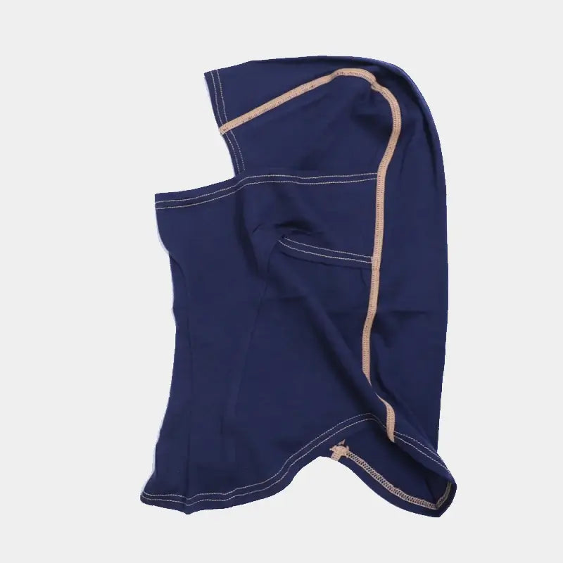 Cagoule en laine mérinos bleue avec des coutures beiges et une coupe ergonomique, conçue pour les sports extrêmes en hiver.