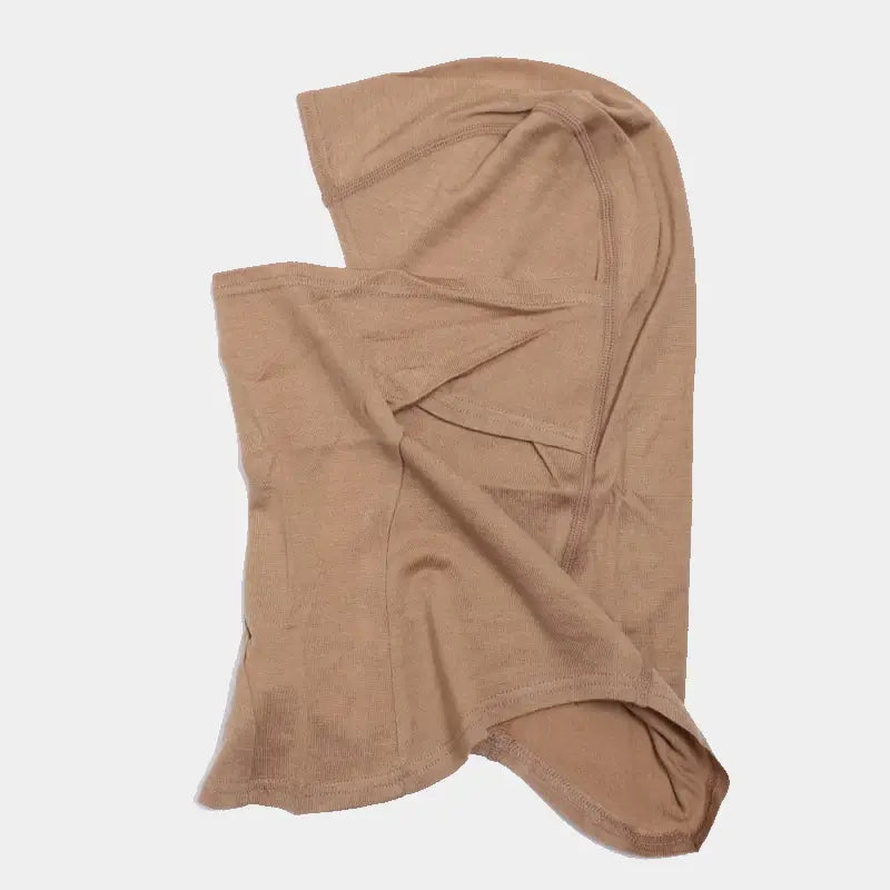 Vue latérale d'une cagoule en laine mérinos brown, mettant en valeur son élégance et son confort isolant.