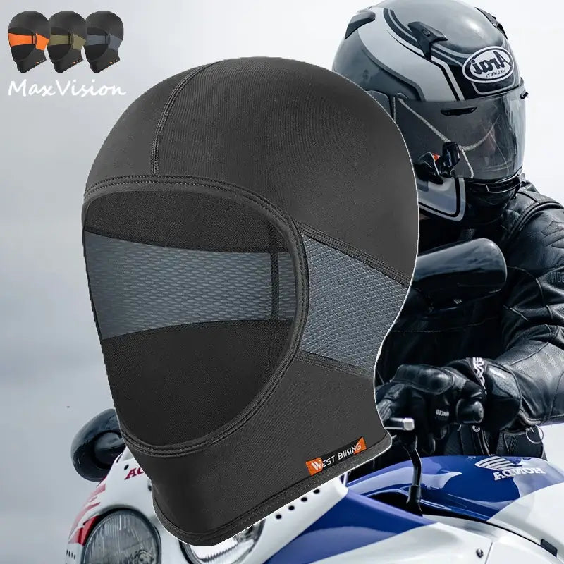 Cagoule moto en soie Maxvision portée par un motard en extérieur. Son design ergonomique noir et gris épouse parfaitement la tête, offrant une protection respirante et légère.