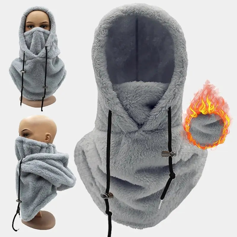 Cagoule Sherpa gris clair en polaire douce, avec capuche large et cordons ajustables noirs, offrant une protection thermique complète pour le visage, le cou et la tête, idéale pour l'hiver.