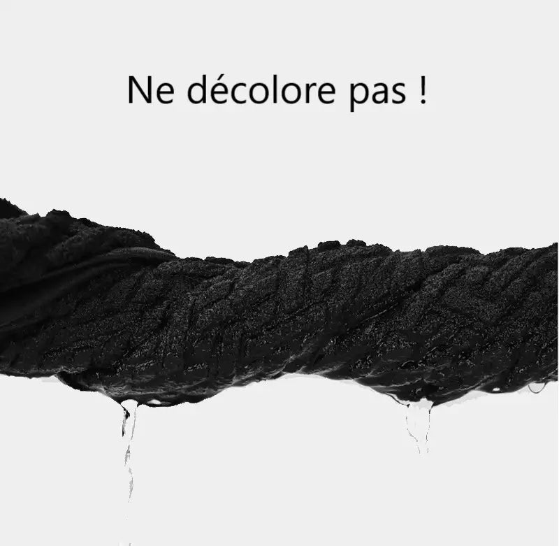 Zoom sur la matière de la cagoule ski doublure jacquard, montrant sa résistance à la décoloration et sa durabilité après lavage répété.