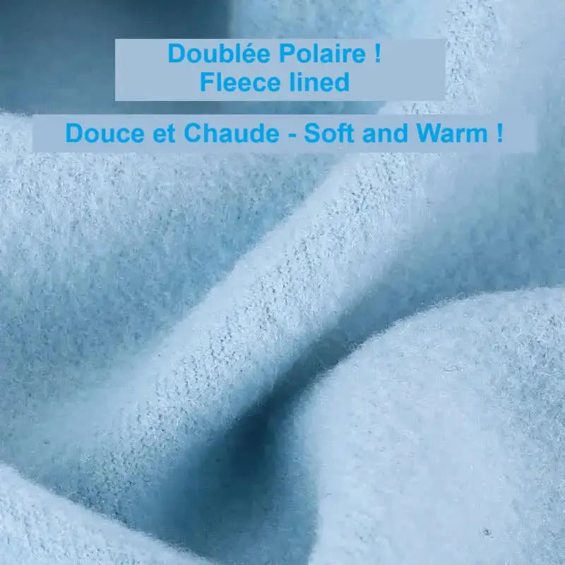 Zoom sur la doublure polaire douce et chaude d’une cagoule bleu clair, conçue pour le confort en ski – Cagoule Ski Enfant