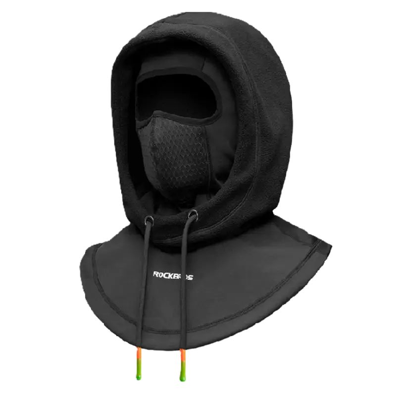 Cagoule ski multifonction noire avec capuche en polaire double, plastron protecteur et filtre actif intégré, adaptée aux conditions extrêmes et compatible avec un casque.