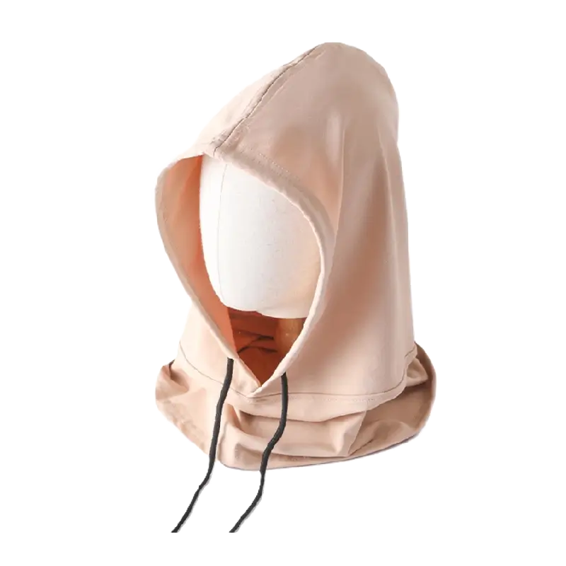 Cagoule streetwear beige avec intérieur doux et chaud. Conception couvrante avec cordons ajustables, idéale pour les journées froides.