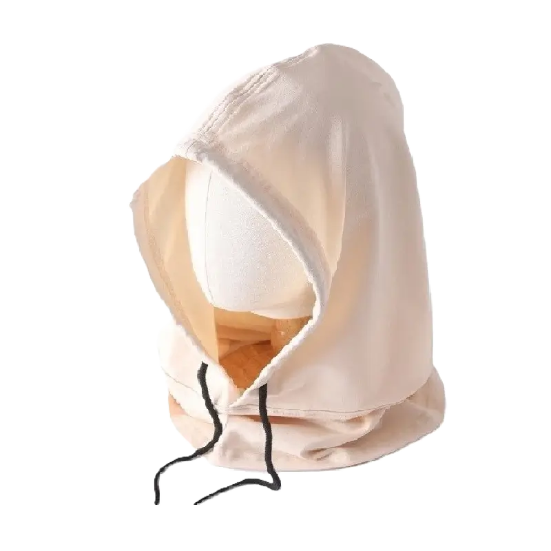 Cagoule streetwear beige élégante avec intérieur doux. Parfaite pour affronter l'hiver avec confort et style.