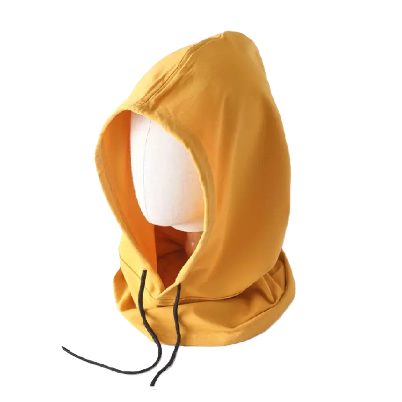 Cagoule streetwear jaune moutarde, chaude et respirante. Parfaite pour l’hiver et les activités extérieures par temps froid.