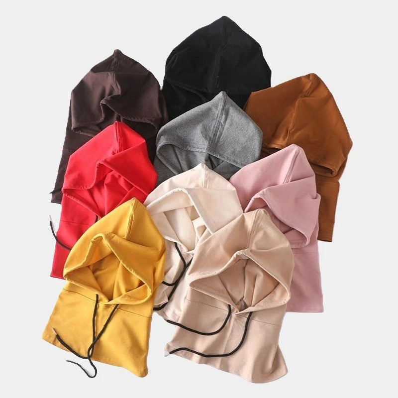 Ensemble de Cagoules streetwear disponibles en plusieurs couleurs : noir, gris, marron, rouge, jaune, beige, coffee, kaki et rose. Tissu doux et chaud, idéal pour l’hiver et les activités en extérieur.