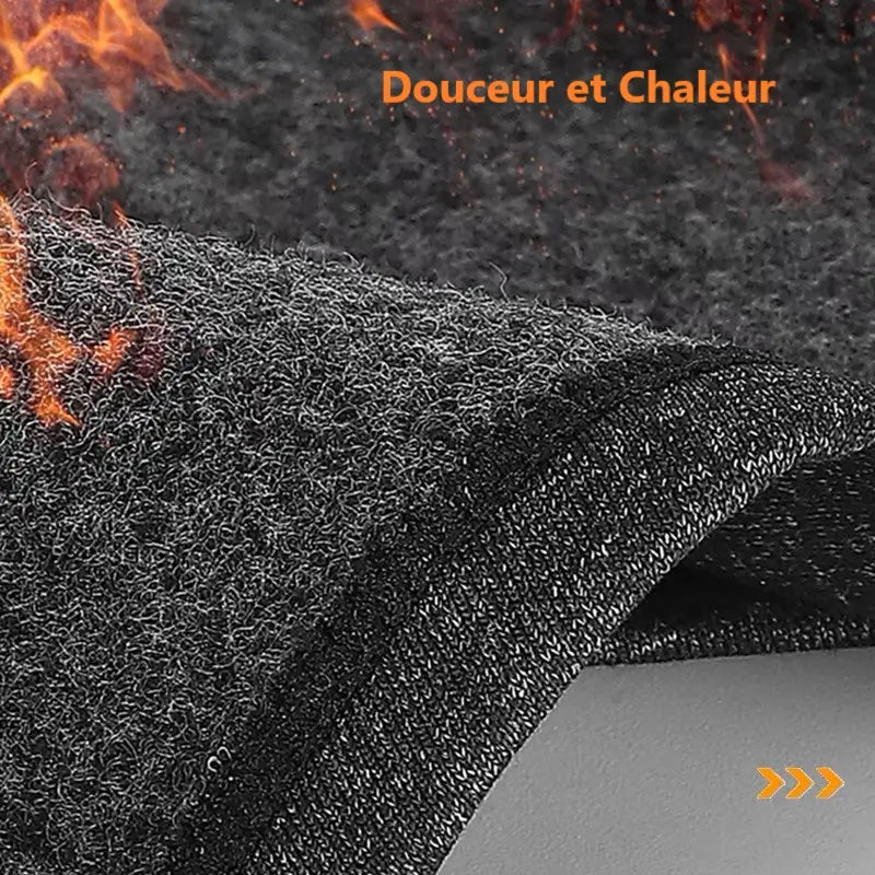 Zoom sur la doublure en polaire chaude d'une cagoule vélo grand froid, offrant une isolation thermique optimale pour les activités hivernales.